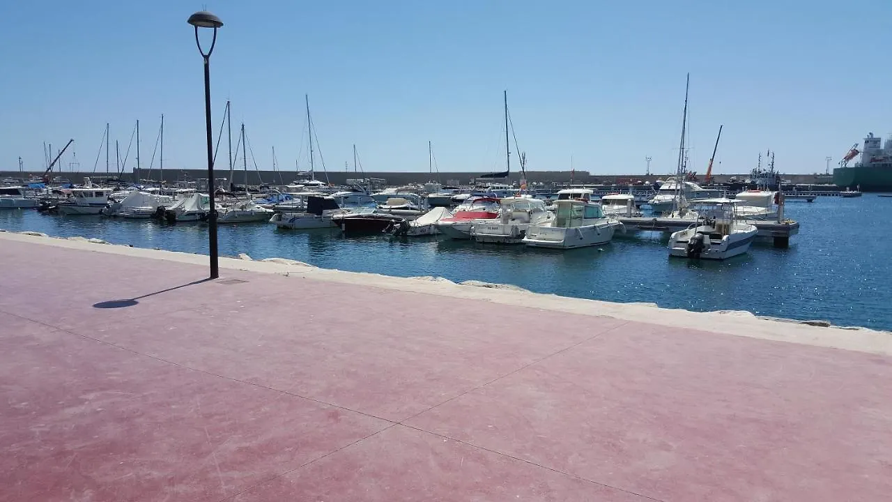 Paraiso de Vera Playa: Beachfront Apartment with Pool Views 0*,